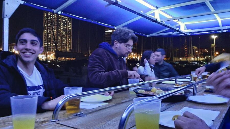 Barcelona: Private Evening Cruise with Dinner and Drinks - Why a Barcelona night cruise beats the usual dinner plan