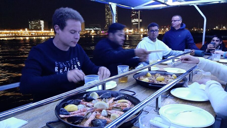 Barcelona: Private Evening Cruise with Dinner and Drinks - Private format: why it’s worth paying for a smaller group