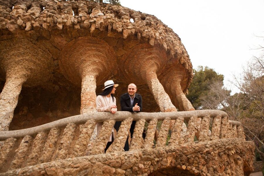 Barcelona: Private Full Park Güell Photoshoot - Meeting point and getting there without stress