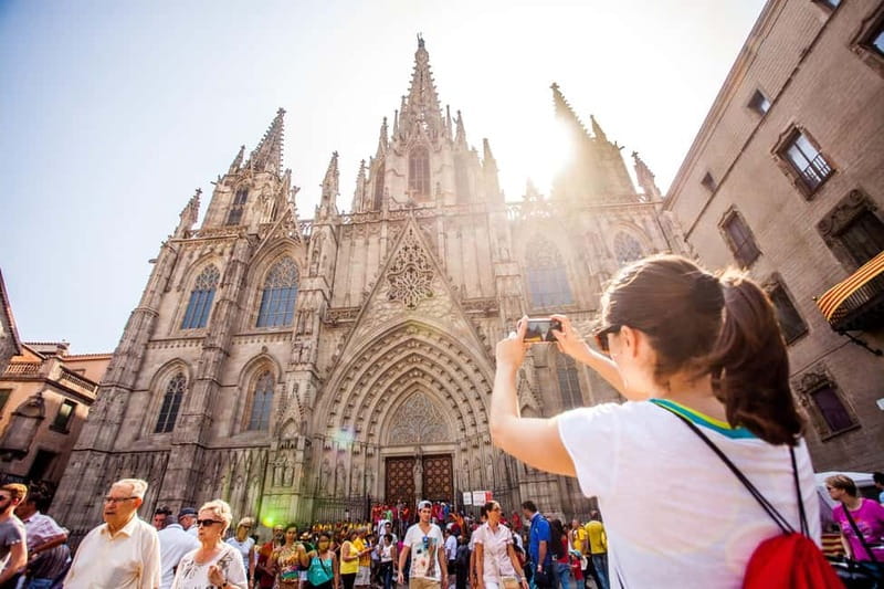 Barcelona: Private Group Bike Tour - Entering the Gothic Old Town: Santa Maria del Mar’s wow factor
