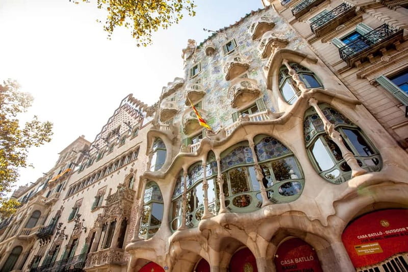 Barcelona: Private Group Bike Tour - Parc de la Ciutadella, Parliament area, and the Arc of Triomphe from 1888