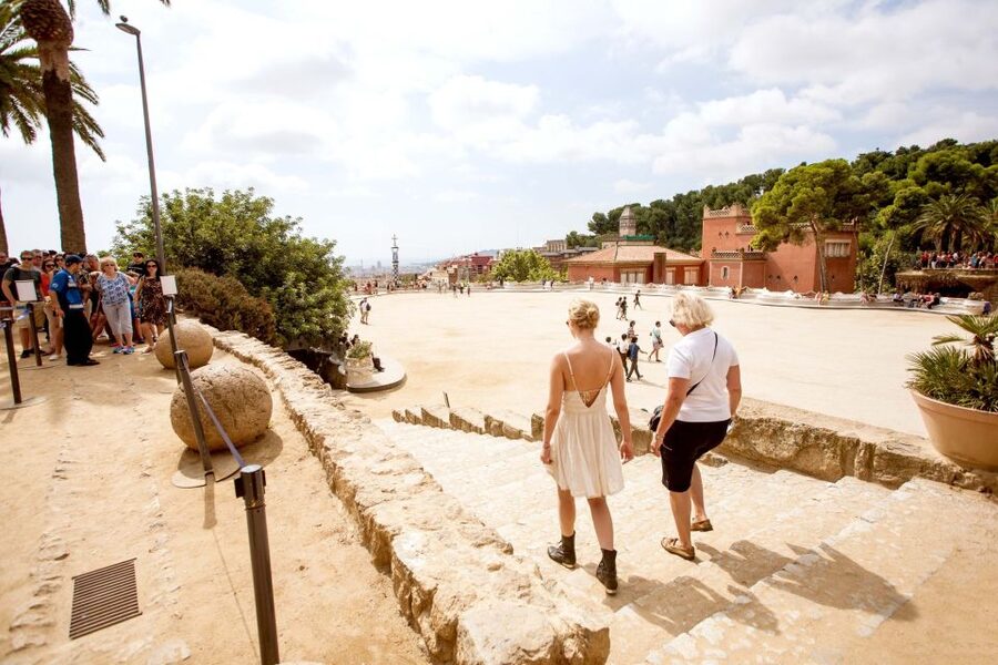Barcelona: Private Half-Day Tour - Pickup, comfort, and what the guide actually covers