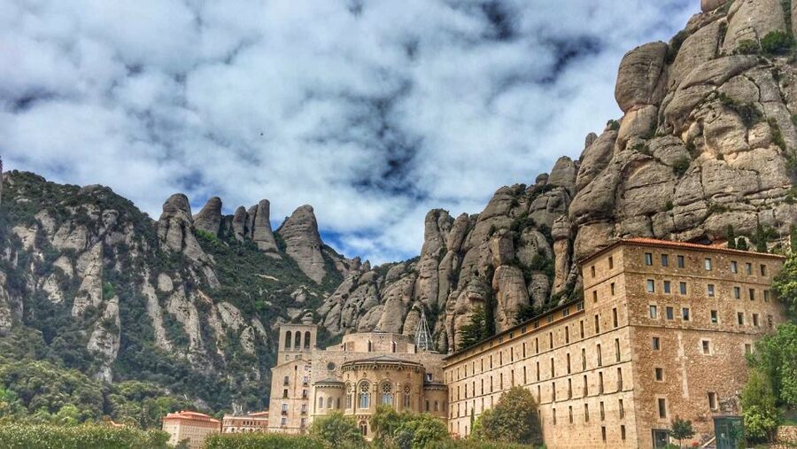 Barcelona: Private Montserrat Tour with Entry Tickets - Why Montserrat feels different with a private guide