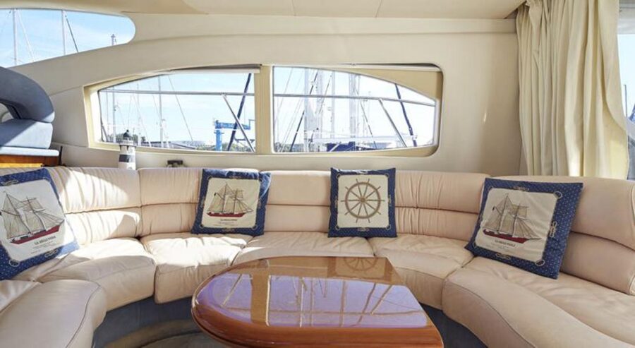 Barcelona: Private Motor Yacht Charter with Drinks and Food - Drinks and snacks included, and what the crew takes care of