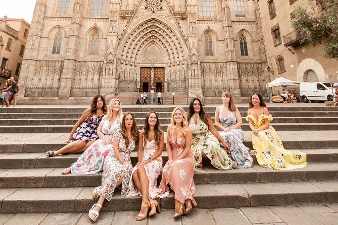 Barcelona Private Photoshoot at Cathedral & Kiss Wall - Key highlights at a glance