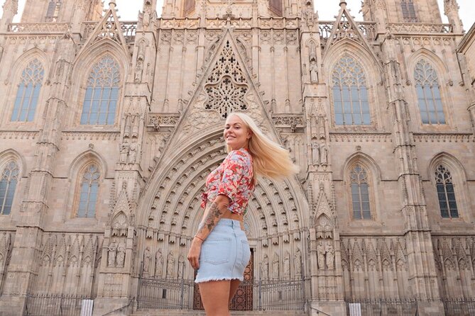 Barcelona Private Photoshoot at Cathedral & Kiss Wall - Getting the Timing Right: Weather, Walkability, and Public Transit
