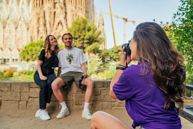 Barcelona : Private Photoshoot Outside Sagrada Familia - Stop 1: Sagrada Familia outdoors, and how your photographer finds better angles