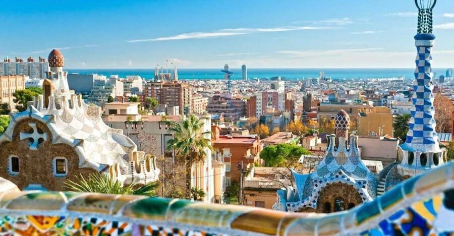 Barcelona: Private Sagrada Familia and Park Guell Tour - Sagrada Familia: making the main moments click