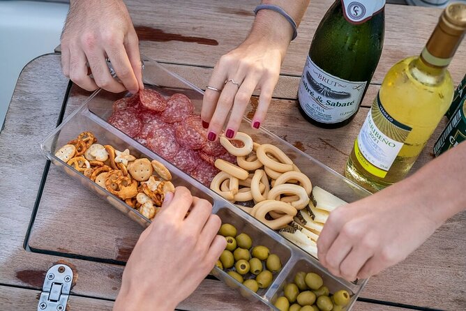 Barcelona: Private Sailing cruise with drinks & snacks - Sunset toast with cava: why the timing matters