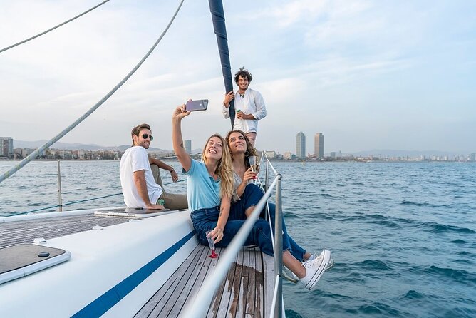Barcelona: Private Sailing cruise with drinks & snacks - The 2-hour route: Barceloneta, Hotel W, Montjuïc, Sagrada Familia