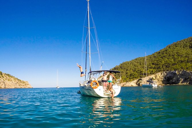 Barcelona Private Sailing Tour with Drinks for Family and Friends - Comfort, Safety, and How the Crew Can Make or Break It