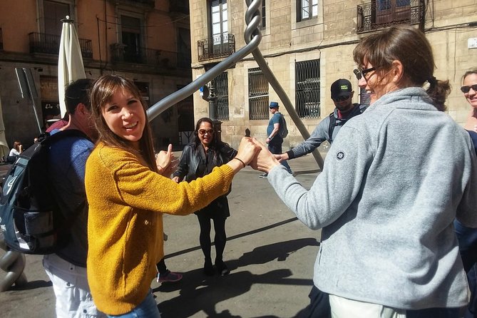 Barcelona Private Sweet Tasting & Stories - Starting at Plaça Reial: Gaudí Lanterns and a Perfect First Stop