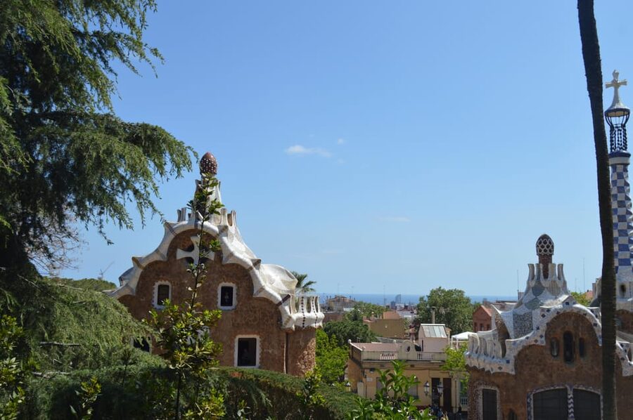 Barcelona Private Tour: Sagrada Familia,Park Güell & Pedrera - Lunch and Tasting: Ibericus Ham, Wine, and Cava