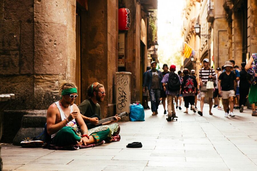 Barcelona: Private Tour w/ Locals – Highlights & Hidden Gems - Price and value: what $102 per person is buying