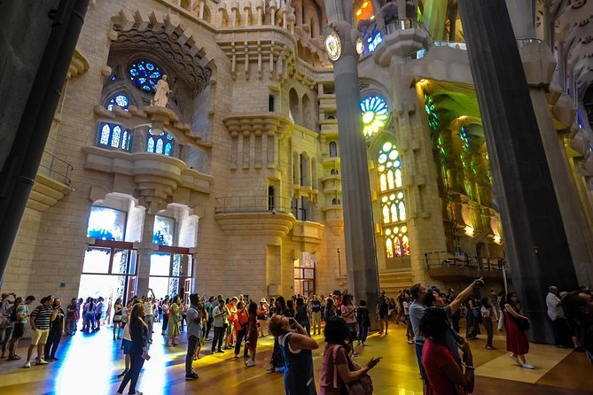 Barcelona Private Tour with Sagrada Familia Skip-the-Line - What to Know Before You Go: English Tour, Shoes, and Lunch Planning