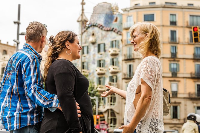 Barcelona Private Tours with Locals: 100% Personalized, See the City Unscripted - The harbor and a museum-adjacent beach start