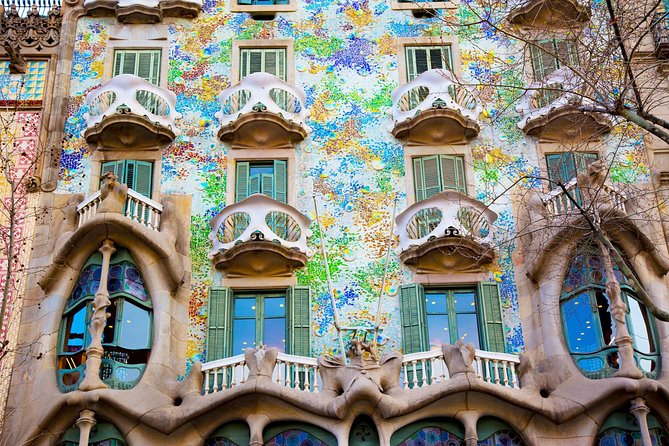 Barcelona Private Walking Tour through the City of Gaudi - Starting at La Rambla, ending at La Pedrera, with Mirador de Colom as your launchpad