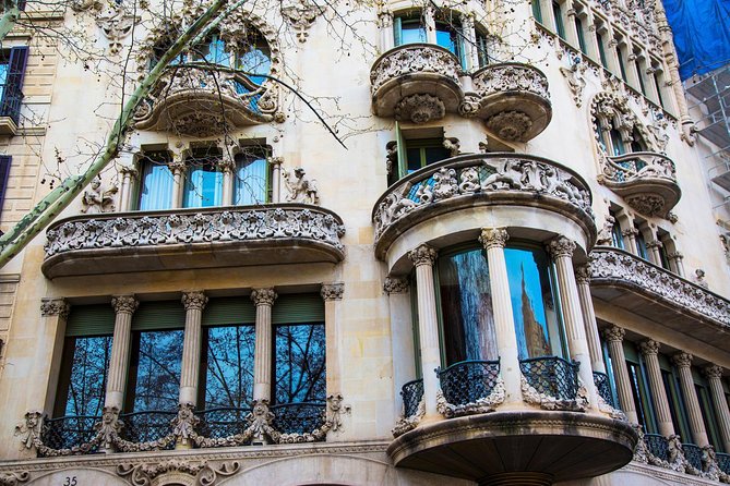 Barcelona Private Walking Tour through the City of Gaudi - Boqueria Market and Santa Maria del Pi: classic stops with real atmosphere