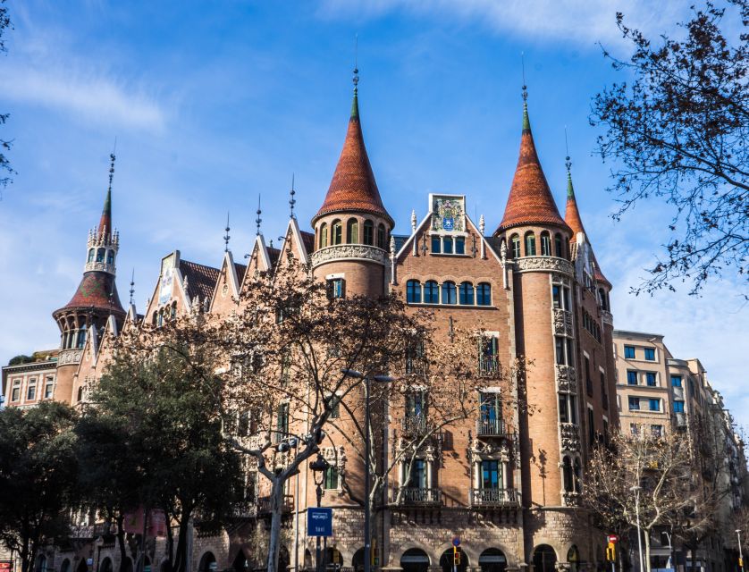 Barcelona: Private Walking Tour with a Local - Meeting points and smart pickup so you start relaxed