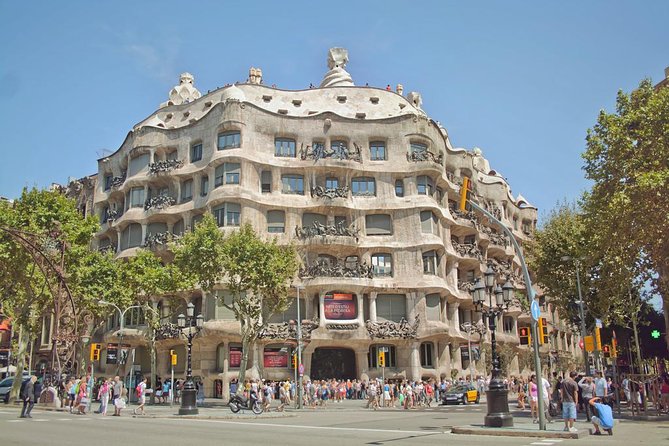 Barcelona Private Walking Tour with Skip the Line La Pedrera and Casa Batllo - Logistics that affect your day (pickup, timing, meeting point)