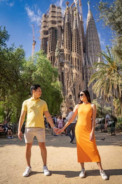 Barcelona: Professional Photoshoot Outside Sagrada Familia - Key things to know at a glance
