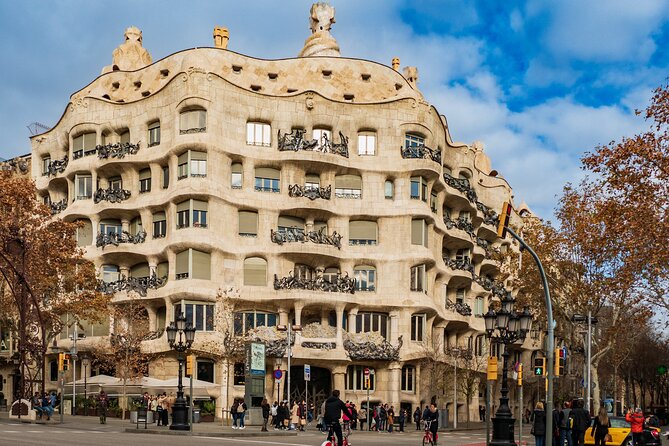 Barcelona: Reserved Entrance to Casa Mila (La Pedrera) with Audio - How long you should plan for a stress-free visit