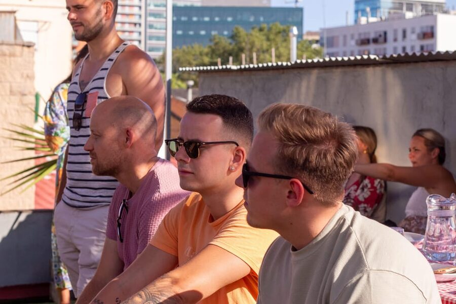Barcelona: Rooftop Paella Cooking Class with Sangria - Finding the Small Blue Door, Then Getting to the Rooftop Kitchen