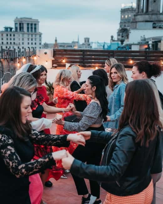 Barcelona: Rooftop Salsa Class with Bottomless Sangria - Rooftop Views of Barcelona: What You See While You Learn