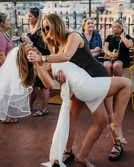 Barcelona: Rooftop Salsa Class with Bottomless Sangria - Bottomless Sangria and Cava: Why It Works for Nervous Beginners