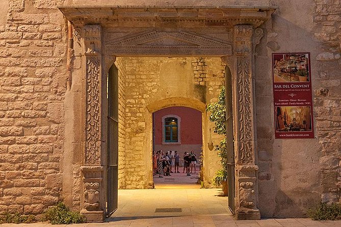 Barcelona's Dark History Night Tour - From Arc de Triomf to El Born: timing that actually matters