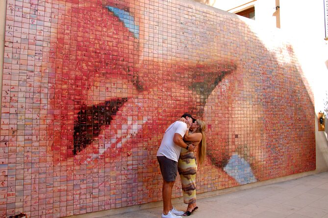 Barcelona's El Raval and the Gothic Quarter: A Self-Guided Audio Tour - Botero’s El Gato and the playful ritual of touching art