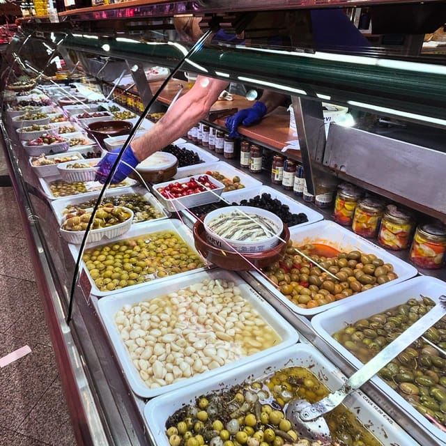 Barcelona´s Lunch or Dinner Tapas Tour: Food and Happiness - Lunch or dinner, which one fits your Barcelona rhythm