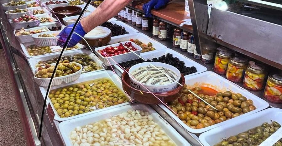 Barcelona´s Lunch or Dinner Tapas Tour: Food and Happiness - Barrio Gòtic walking route, and why the stroll matters