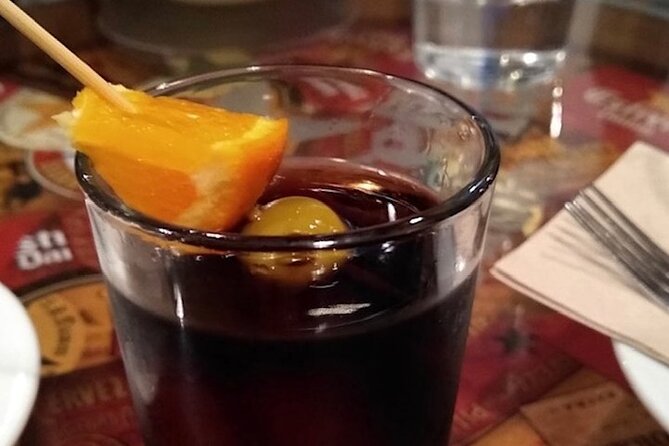 Barcelona´s Lunch or Dinner Tapas Tour: Food, drinks, happiness! - The guide makes it social, not just a food run