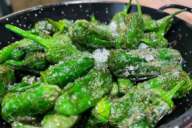 Barcelona´s Lunch or Dinner Tapas Tour: Food, drinks, happiness! - Lunch vs dinner: choosing the right time for your appetite
