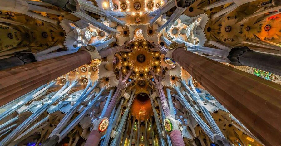 Barcelona: Sagrada Familia and City Tour with Hotel Pickup - The Gaudí start at Passeig de Gràcia and Eixample