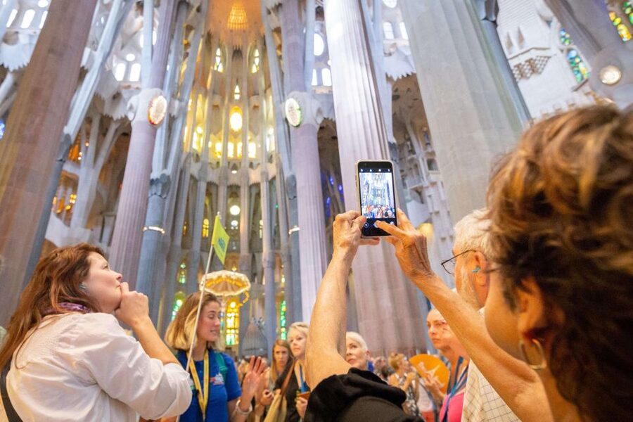 Barcelona: Sagrada Familia and Park Guell Combo Guided Tour - Park Güell on Carmel Hill: what to watch for during your guided hour