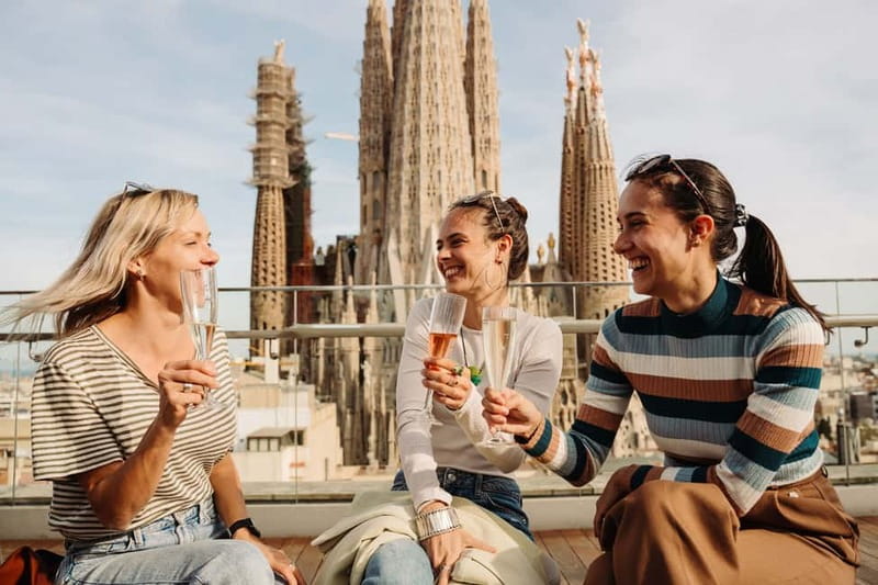 Barcelona: Sagrada Familia Evening Tour with Cava - The meeting point and flow that keep things painless