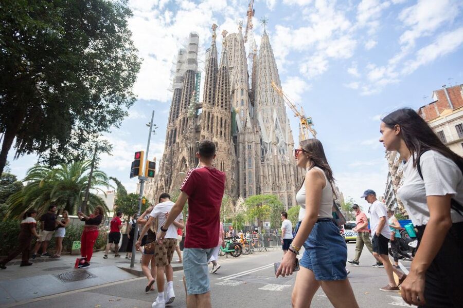 Barcelona: Sagrada Familia Fast-Track Guided Tour - Why this fast-track tour makes sense for Sagrada Familia