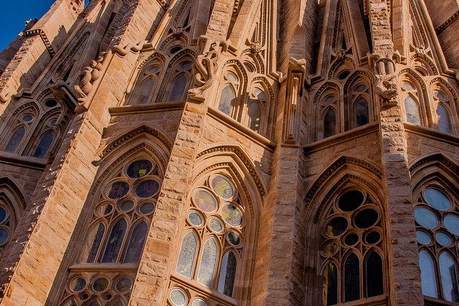 Barcelona: Sagrada Familia Fast Track Tour with Tower Option - Who this tour suits, and who might rethink the tower