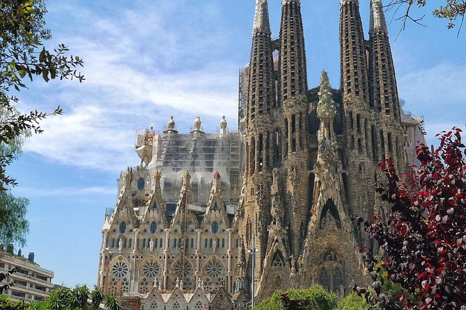 Barcelona: Sagrada Familia Fast Track Tour with Tower Option - Inside the basilica: Gaudi’s design, symbols, and the light show