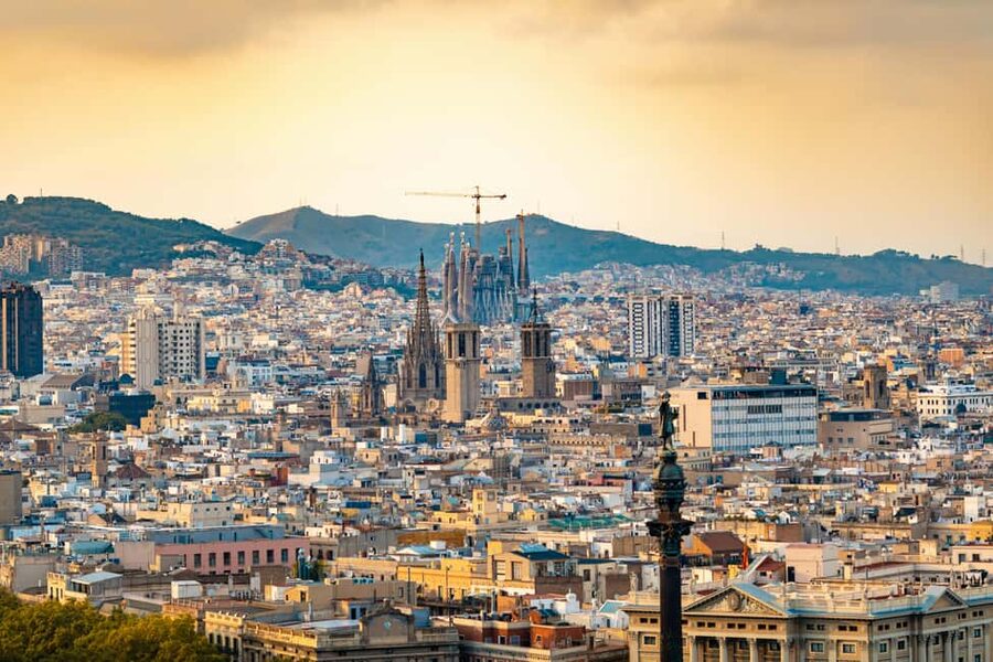 Barcelona: Sagrada Família & Gothic Quarter Walking Tour - Who this tour suits best (and who might want something else)