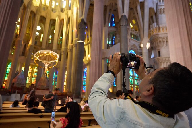 Barcelona: Sagrada Familia Guided English Tour Skip The Line - Museum and Gaudí workshop stop, sketches and models that explain the build