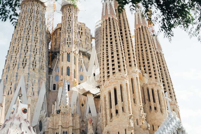 Barcelona: Sagrada Familia Guided Private Tour - Outside viewing: scale, façades, and structure you can’t get from photos