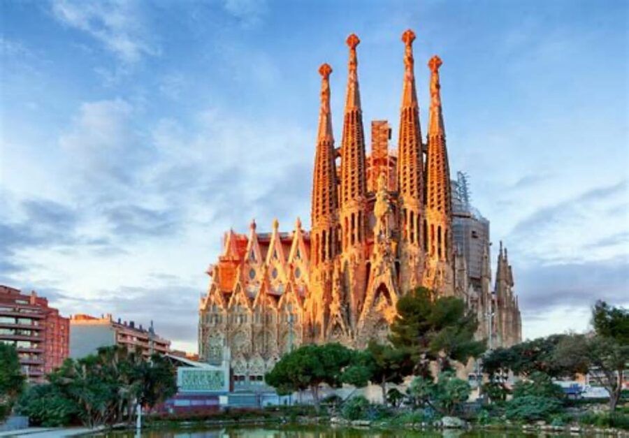 Barcelona: Sagrada Família Guided Tour and Entry Tickets - Key points to know before you go