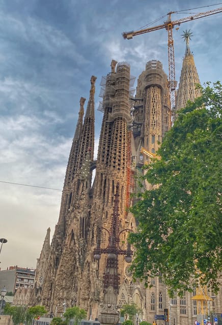 Barcelona: Sagrada Família Guided Tour and Entry Tickets - Inside the basilica: columns and stained glass that change how you look