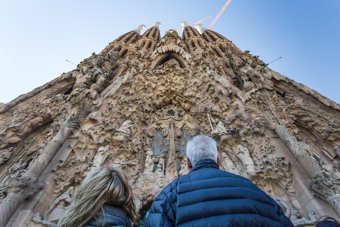Barcelona: Sagrada Familia Guided Tour with Fast Track Access - Meeting Point at Av. de Gaudí, 2, and Why It Matters