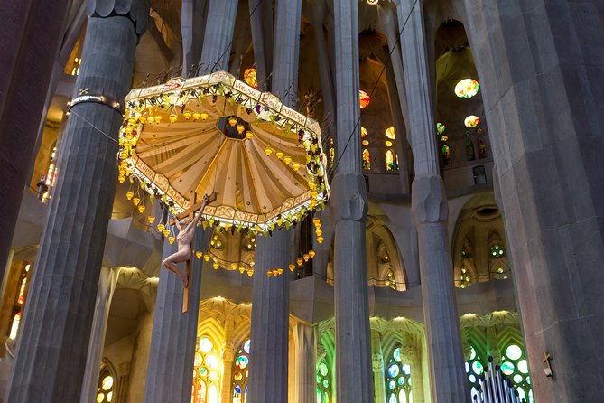Barcelona: Sagrada Familia Guided Tour with Fast Track Access - Small-Group Option Up to 9, Plus the Wider Cap