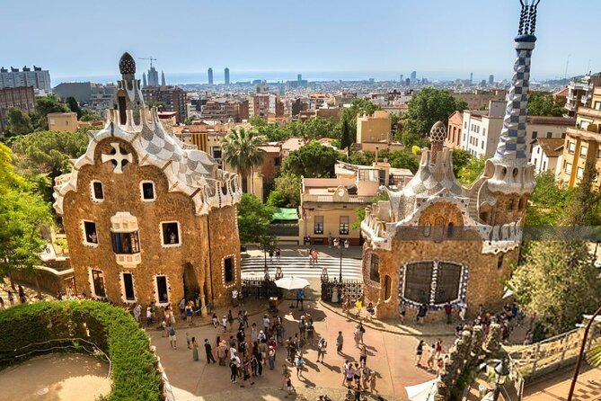 Barcelona Sagrada Familia Guided Tour with skip the line ticket - Basilica de la Sagrada Família: What You’ll Learn to See