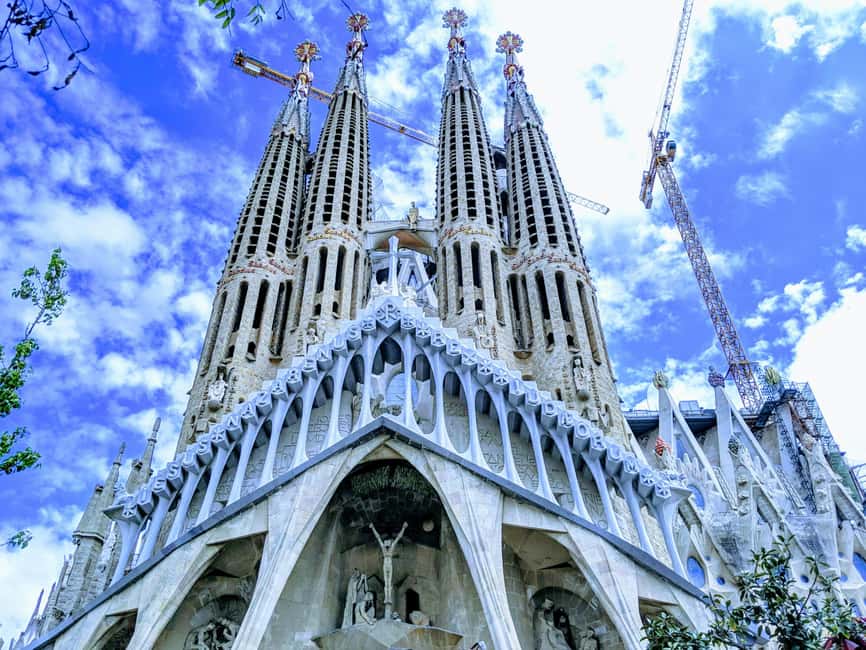 Barcelona: Sagrada Familia Guided Tour with Tickets - Key highlights worth your attention
